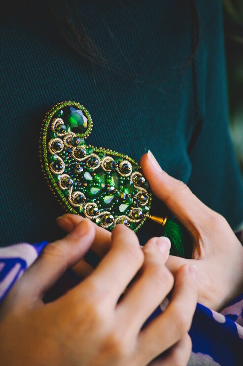 Mayur paisley pendant