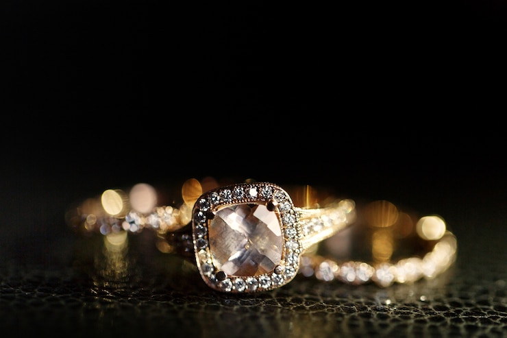 Noor champagne cushion ring